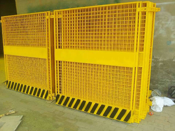 电梯安全防护门图片1